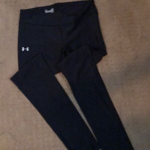 Under armour heat gear compression leggings. Lg